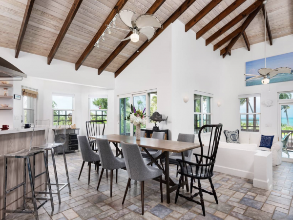 Turtle Cove Area villa with hot tub and private freshwater pool